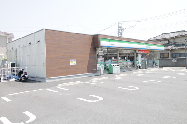 コンビニ　ファミリーマート草加新里町店（コンビニ）まで567m