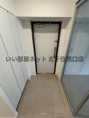 玄関　コンフォリア竹ノ塚イースト