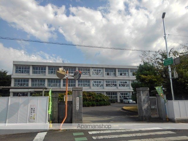 小学校　善通寺市立中央小学校（小学校）まで300m