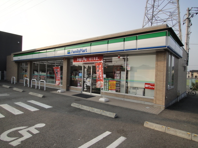 コンビニ　ファミリーマート西吉成店様（コンビニ）まで500m