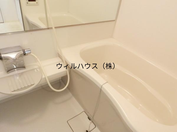 バス・シャワールーム　追い焚き機能付き！