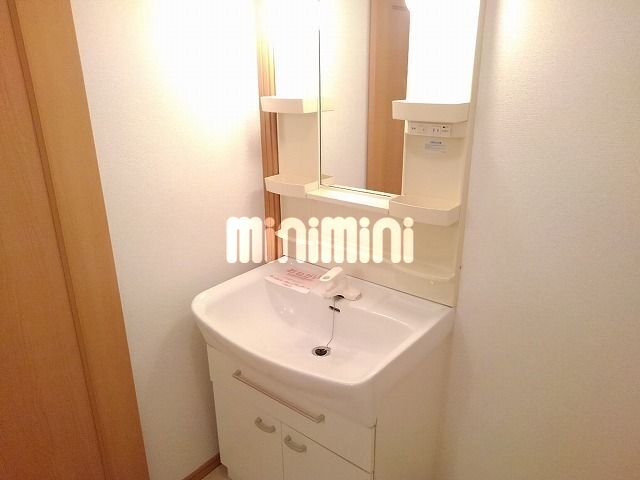 洗面設備　白のお洒落なキッチン