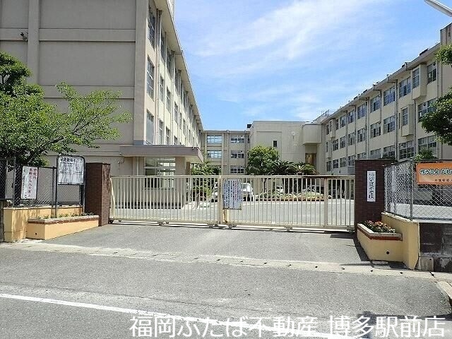 中学校　福岡市立三筑中学校（中学校）まで5575m