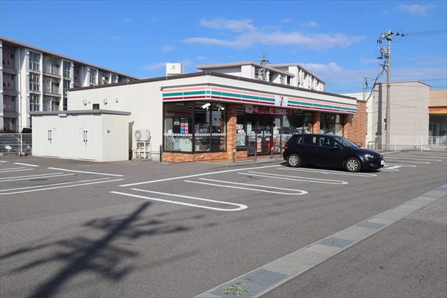 コンビニ　セブンイレブン野々市矢作北店（コンビニ）まで300m