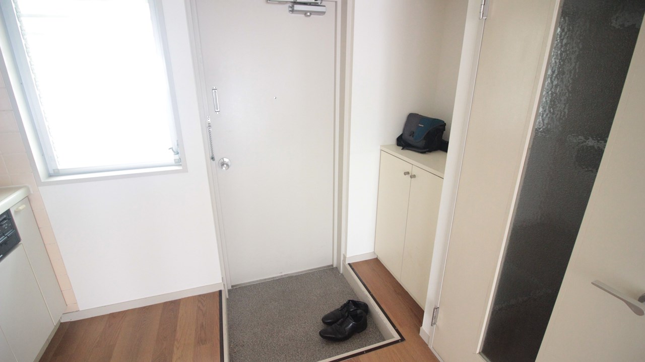 玄関　別部屋の参考写真です。