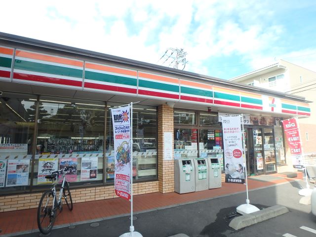 コンビニ　セブンイレブン（コンビニ）まで430m