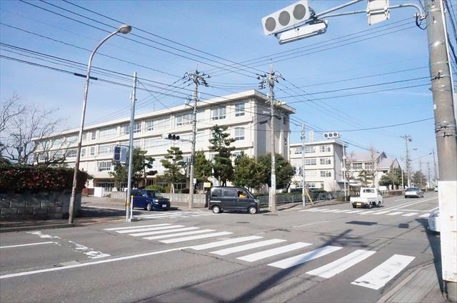 中学校　額中学校（中学校）まで579m