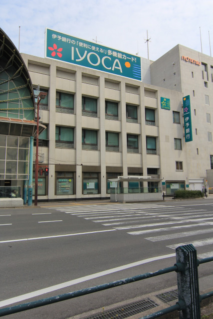 銀行　伊予銀行湊町支店（銀行）まで600m