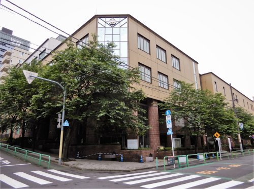 役所　麹町区民館（役所）まで721m