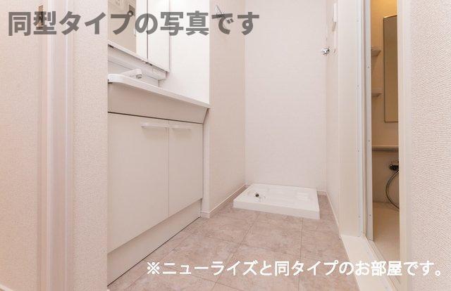 洗面設備　コンパクトで使いやすい洗面所