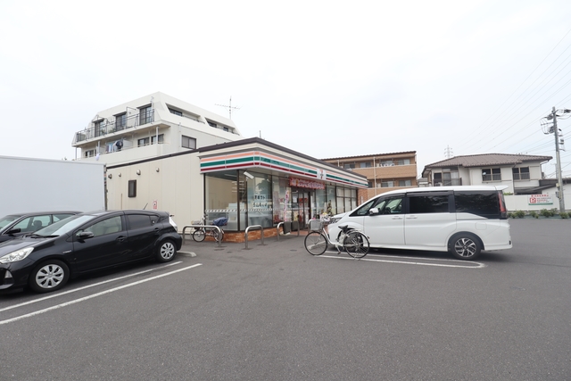 コンビニ　セブンイレブン新松戸5丁目店（コンビニ）まで868m