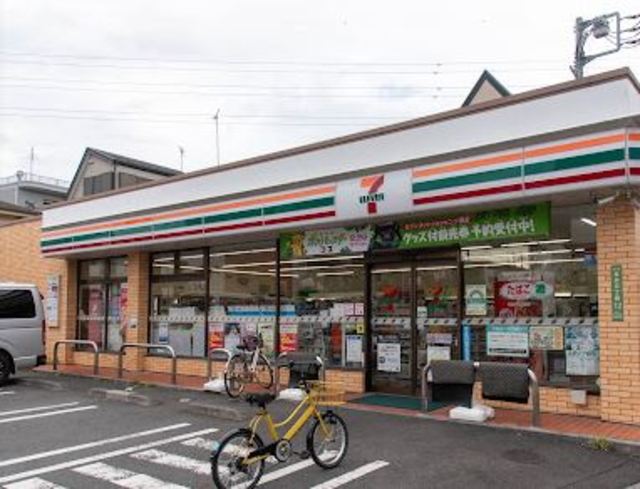 コンビニ　セブンイレブン足立青井3丁目店（コンビニ）まで296m
