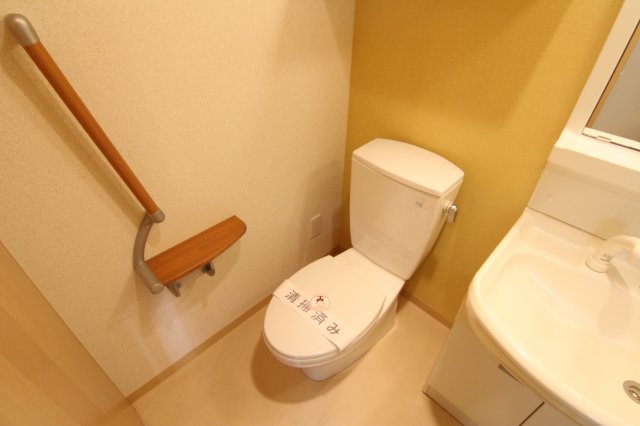 トイレ　別部屋参考画像