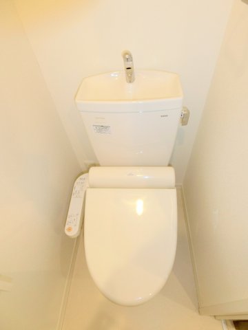 トイレ　温水洗浄便座付きのトイレ
