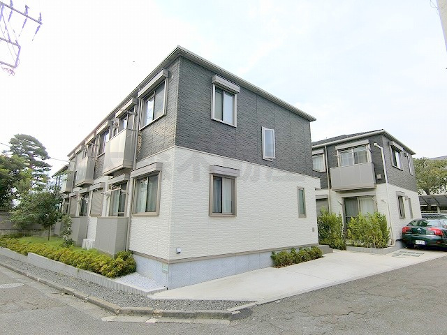 建物外観　2015年8月築　軽量鉄骨造地上2階建て総戸数6戸 東京都大