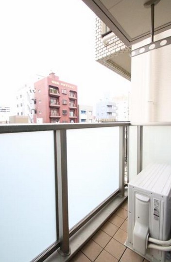 バルコニー　※同じ間取りの別の部屋の写真です