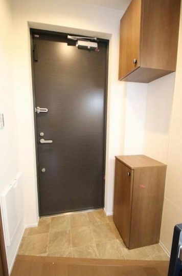 玄関　※同じ間取りの別の部屋の写真です