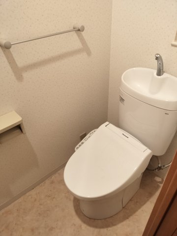 トイレ　清潔感のあるトイレです