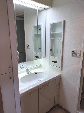 洗面設備　使いやすい洗面所です