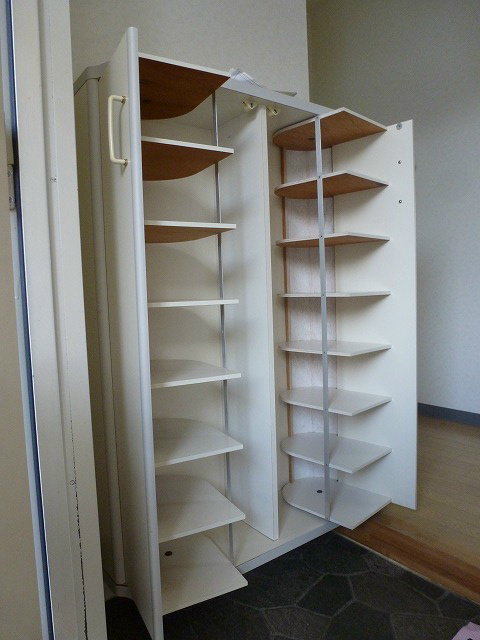 玄関　写真は303のお部屋です