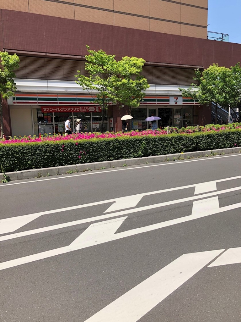 コンビニ　セブンイレブン 川口駅東口店（コンビニ）まで181m