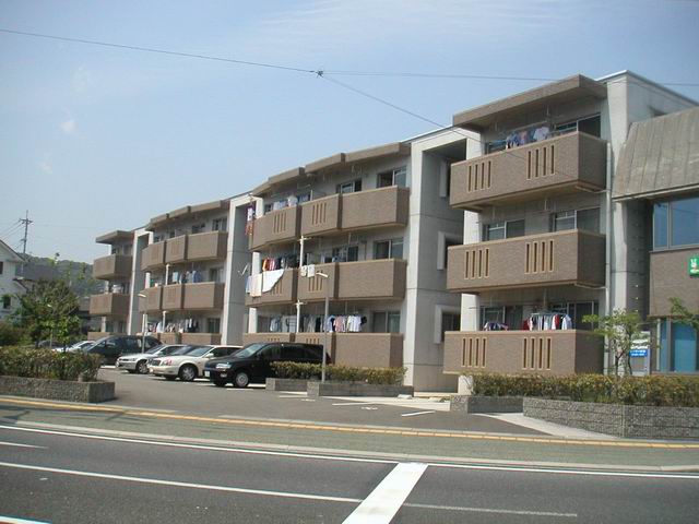 建物外観　現況が相違する場合は現況を優先致します。