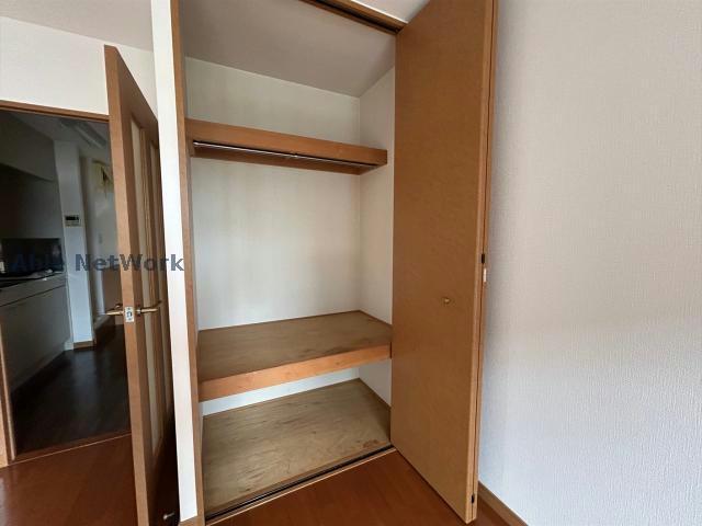 収納　※同物件別部屋の写真です。