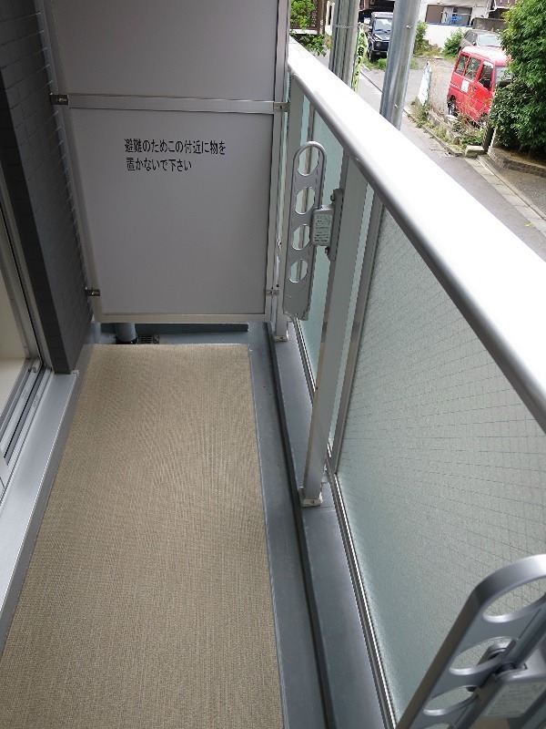 バルコニー　※別タイプの参考写真になります。