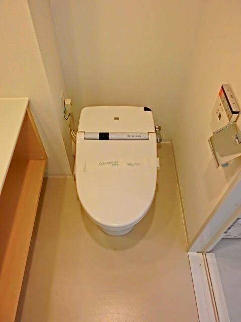 トイレ　ウォシュレット機能付き