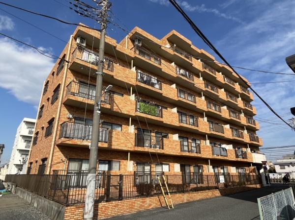 建物外観　6階建てのマンションです。