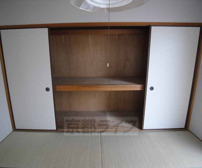 収納　和室の大きな押入れです。