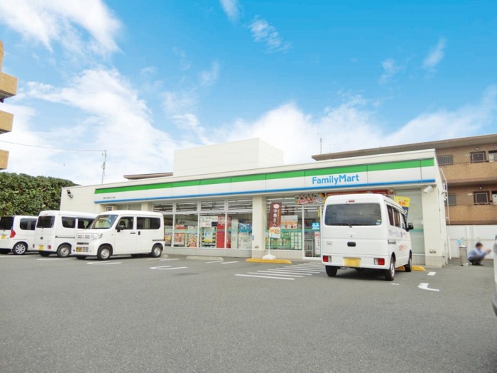 コンビニ　ファミリーマート調布小島町3丁目（コンビニ）まで550m