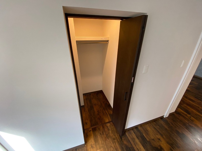 収納　寝室の収納です。部屋がすっきり片付きます。