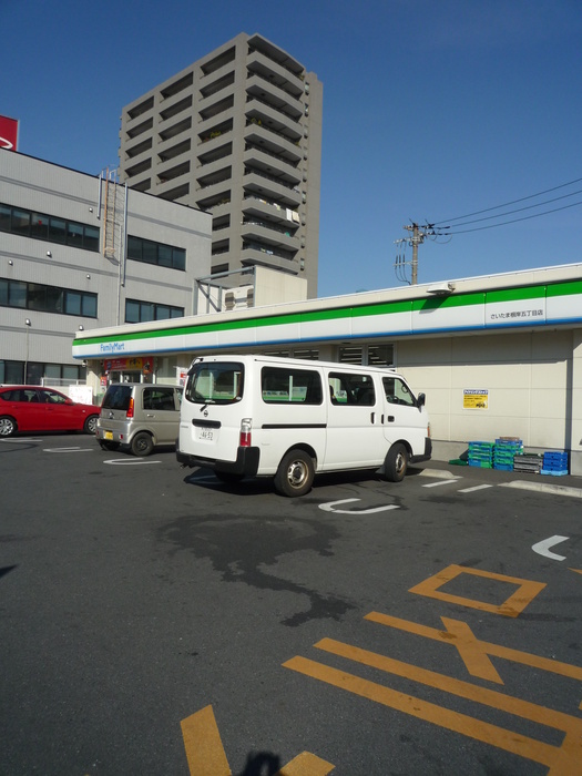 コンビニ　ファミリーマート（コンビニ）まで331m