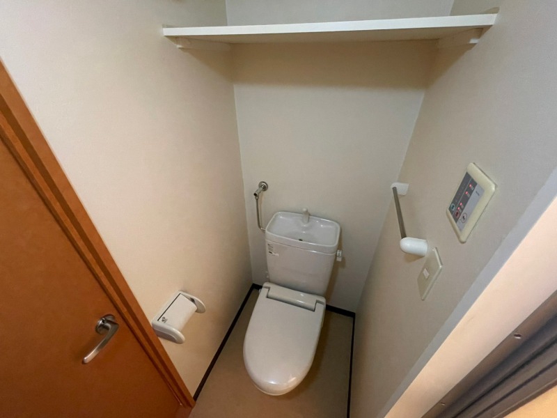 トイレ　こちらはトイレです。清潔感があり、安心して使用できます。