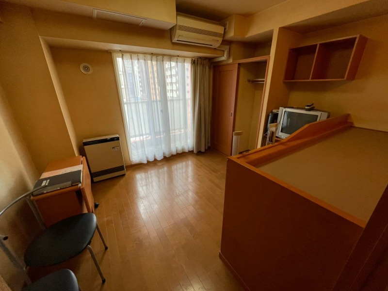 その他部屋・スペース　木目のフローリングが落ち着くお部屋ですね。