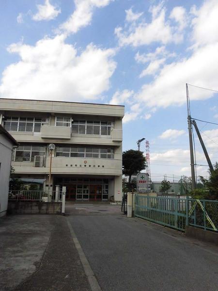 小学校　草加市立青柳小学校（小学校）まで313m