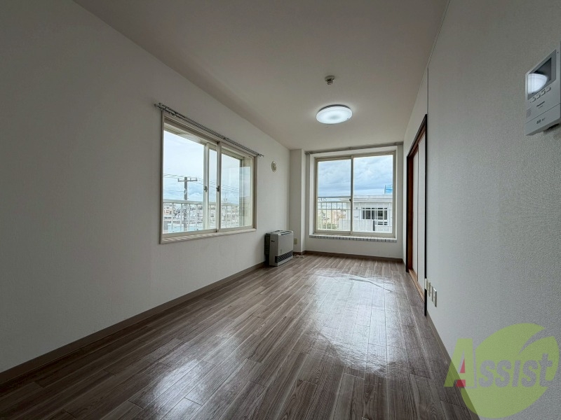居室・リビング　広くてキレイなお部屋が広がっていて、充実した生活が送れそう。