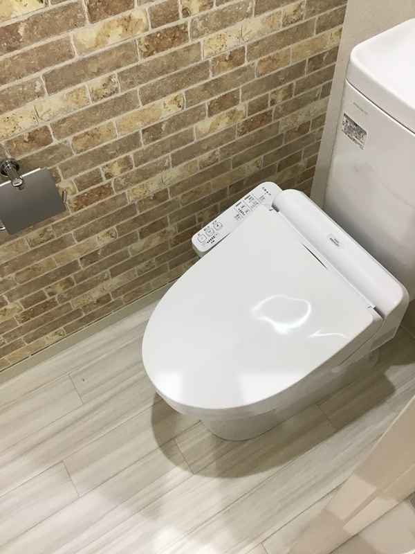 トイレ　温水洗浄便座付きのトイレです♪