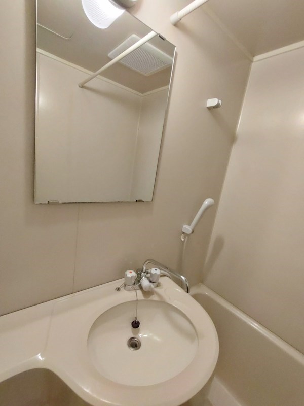 洗面設備　違うお部屋の写真です。ご参考までに