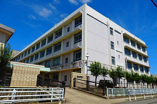 中学校　淳心学院中学校（中学校）まで781m