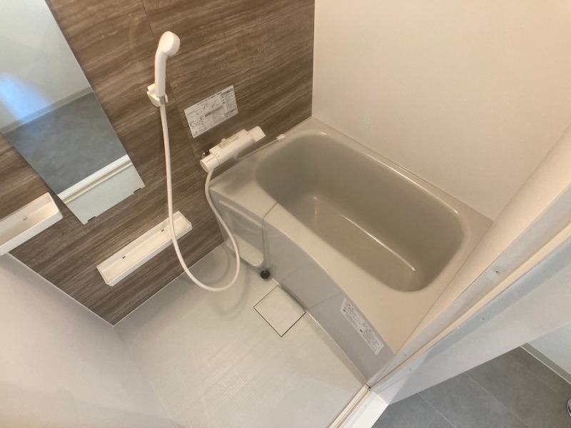 バス・シャワールーム　お風呂になります。一日の疲れを癒してくださいね。