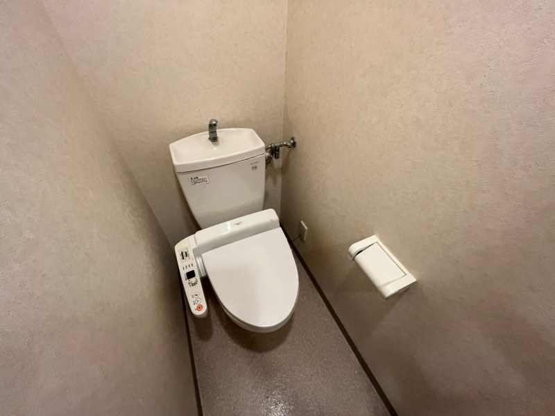 トイレ　ウォシュレット機能がついたトイレ。安心して使用できますね。