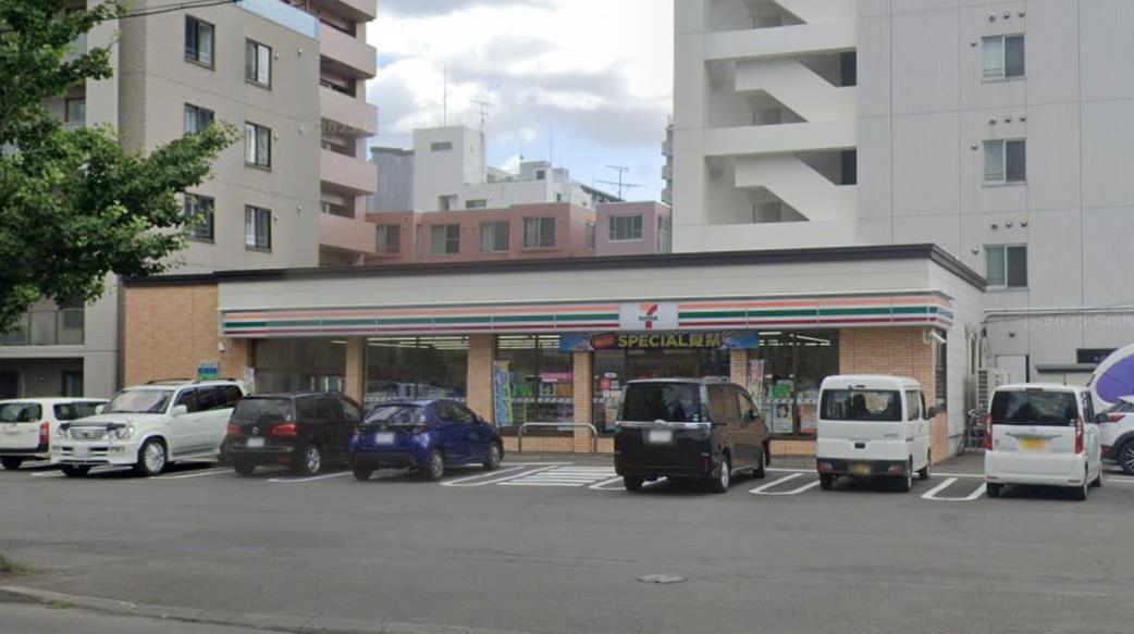 コンビニ　セブンイレブン札幌南6条西18丁目店（コンビニ）まで445m