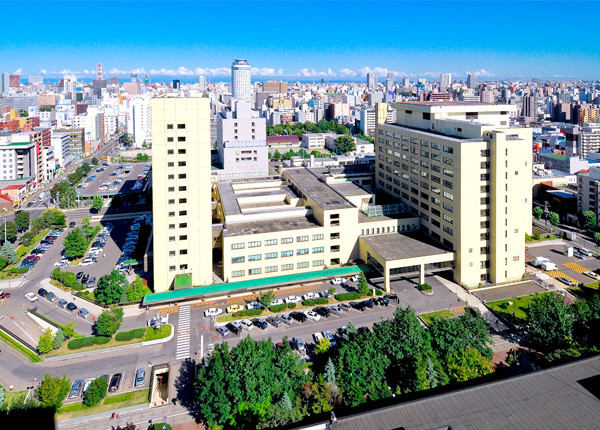 病院　札幌医科大学附属病院（病院）まで728m