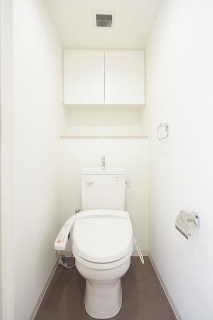 トイレ　※写真は同タイプ住戸です。