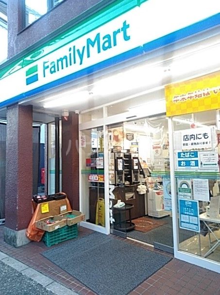 コンビニ　ファミリーマート 松陰神社駅前店（コンビニ）まで45m