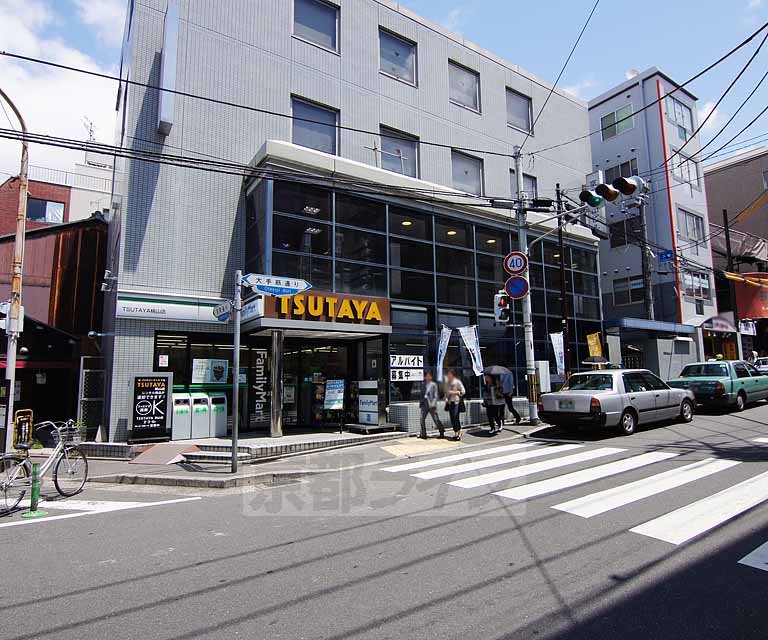コンビニ　ファミリーマート伏見桃山駅前店（コンビニ）まで180m