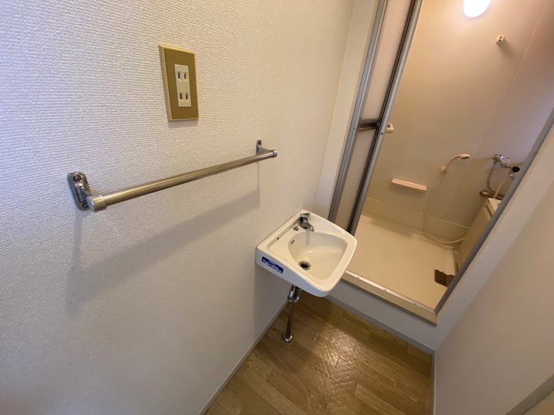 洗面設備　※クリーニング前写真