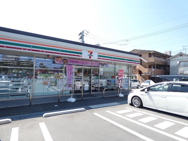 コンビニ　セブンイレブン広島三筋１丁目店（コンビニ）まで107m